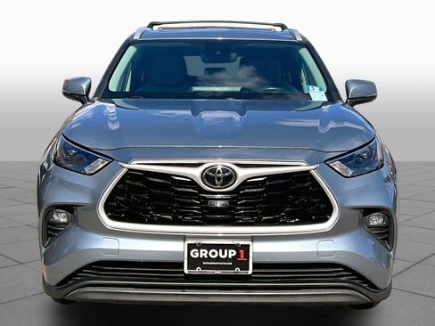 Used 2023 Toyota Highlander XLE AWD/4WD image 4