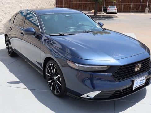 Used 2025 Honda Accord Touring image 4