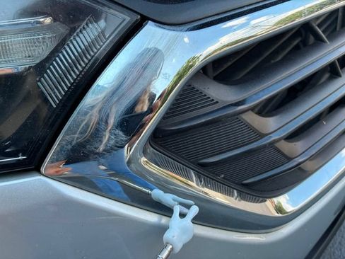 Used 2018 Chevrolet Equinox LS FWD image 33