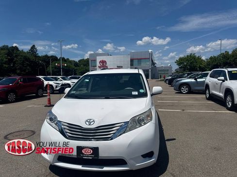 Used 2011 Toyota Sienna LE FWD image 1