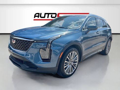 Used 2024 Cadillac XT4 Premium Luxury w/ Technology Package FWD image 3