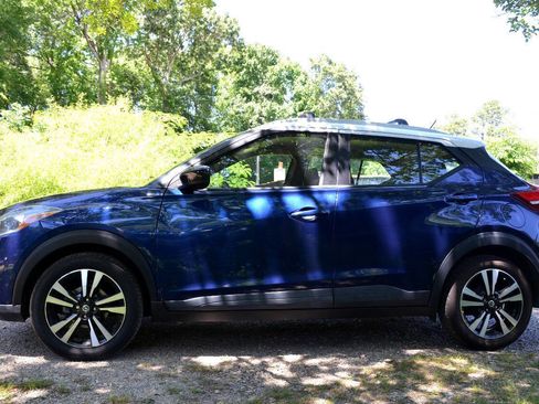 Used 2019 Nissan Kicks SV image 7