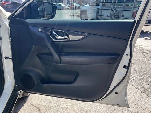 Used 2018 Nissan Rogue S image 13