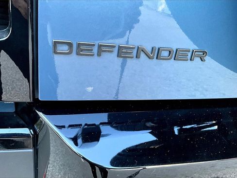 Used 2023 Land Rover Defender 110 S image 24