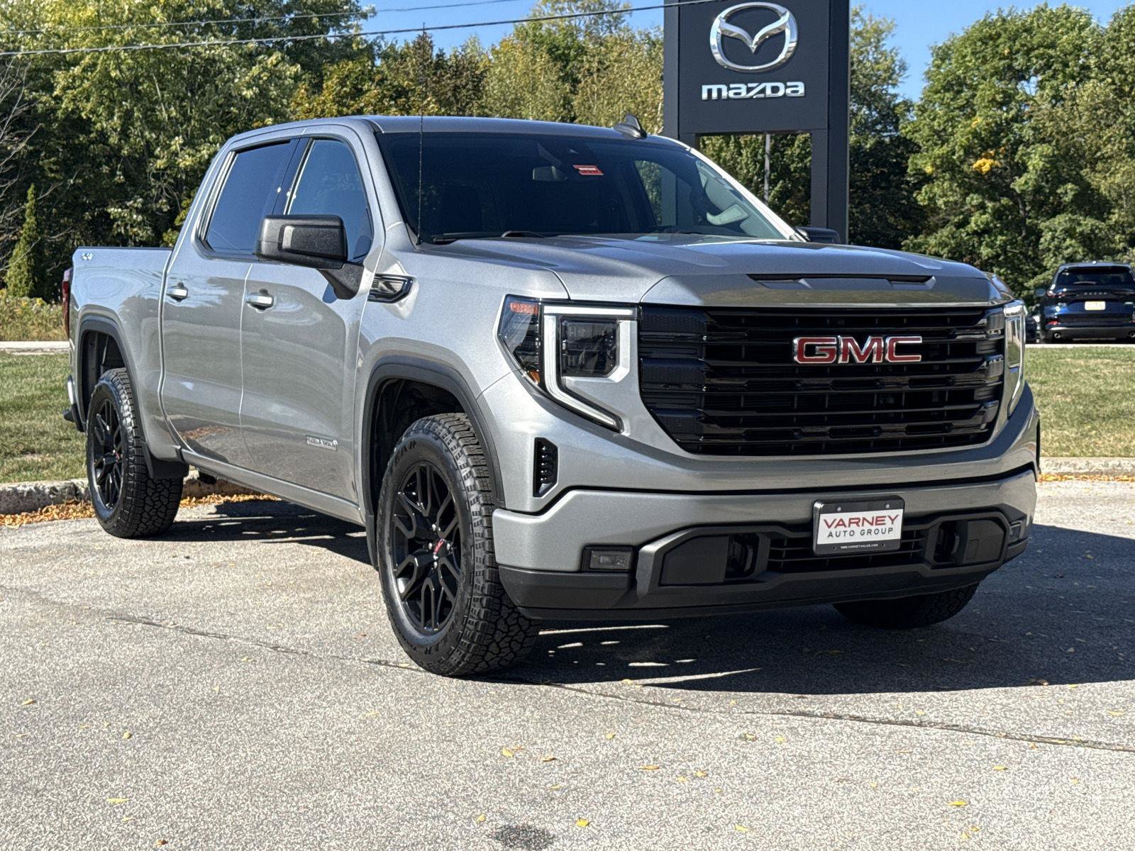 Used 2023 GMC Sierra 1500 Elevation AWD/4WD image 3