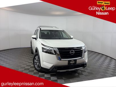 Certified 2023 Nissan Pathfinder SL w/ Lighting Package (N92)