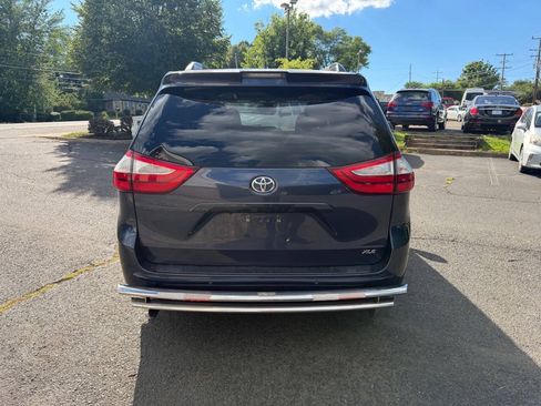 Used 2018 Toyota Sienna XLE w/ XLE Navigation Package FWD image 6