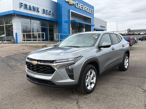 Used 2024 Chevrolet Trax LS w/ LS Convenience Package image 1