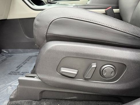 Used 2024 Kia Carnival LX FWD image 12
