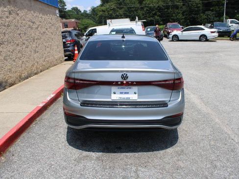 Used 2025 Volkswagen Jetta Sport FWD image 3