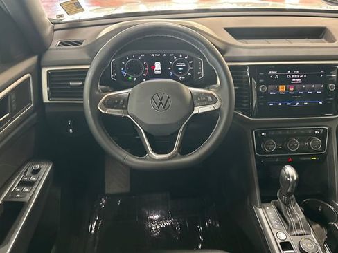 Certified 2022 Volkswagen Atlas Cross Sport SE image 18