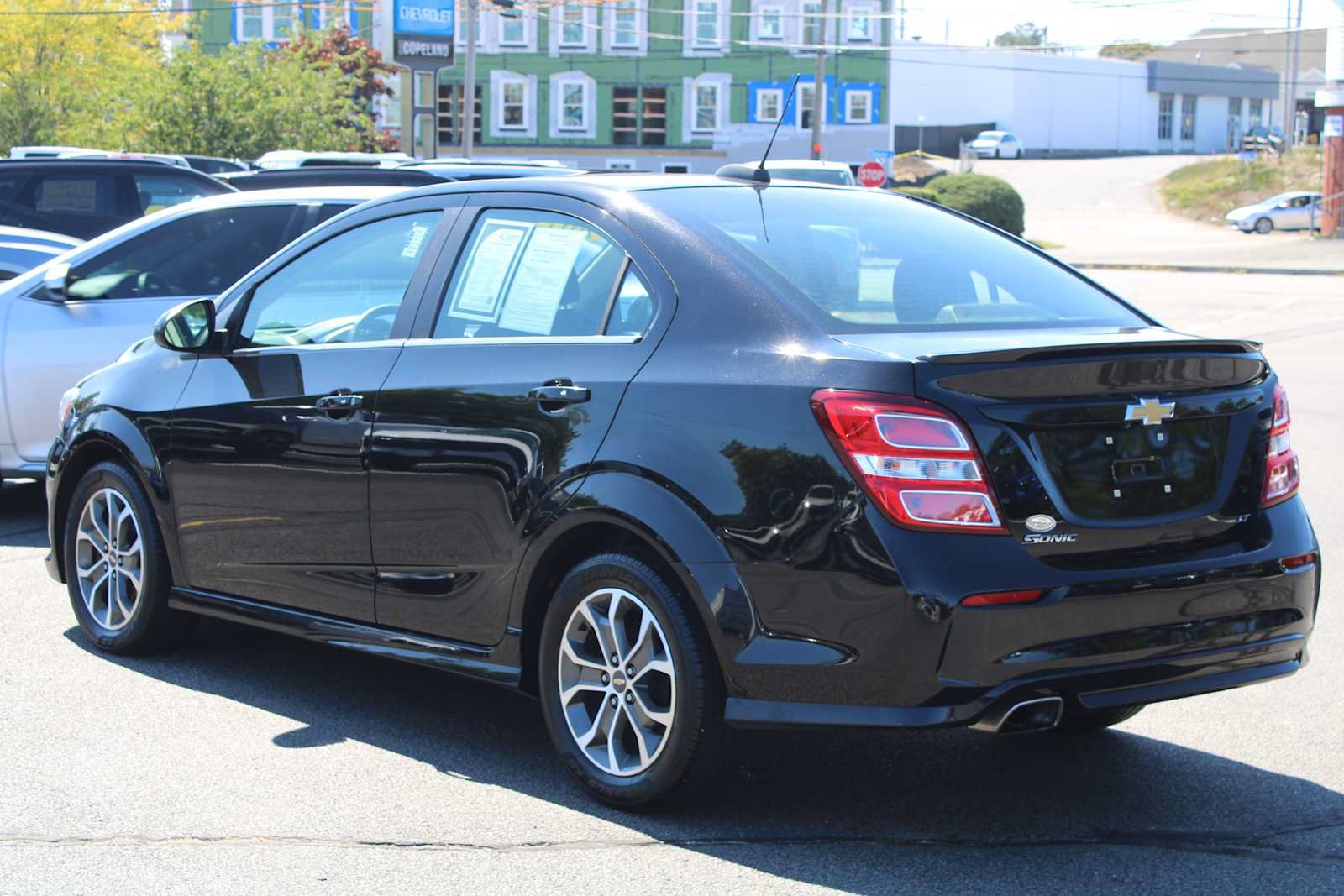 Used 2017 Chevrolet Sonic LT w/ Convenience Package FWD image 5