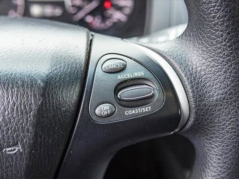 Used 2015 Nissan Pathfinder S image 16