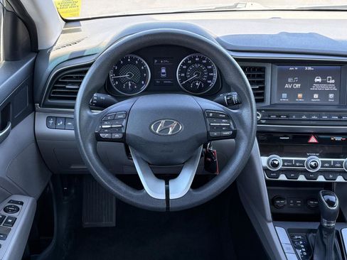Used 2020 Hyundai Elantra SEL FWD image 10