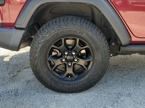 Used 2021 Jeep Wrangler Unlimited Sport AWD/4WD image 5