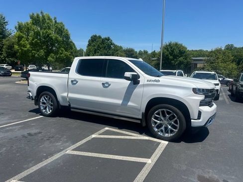 Used 2020 Chevrolet Silverado 1500 High Country w/ Technology Package AWD/4WD image 2