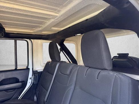 Used 2019 Jeep Wrangler Unlimited Sahara AWD/4WD image 17