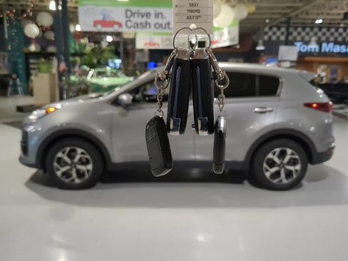 Used 2022 Kia Sportage LX FWD image 4