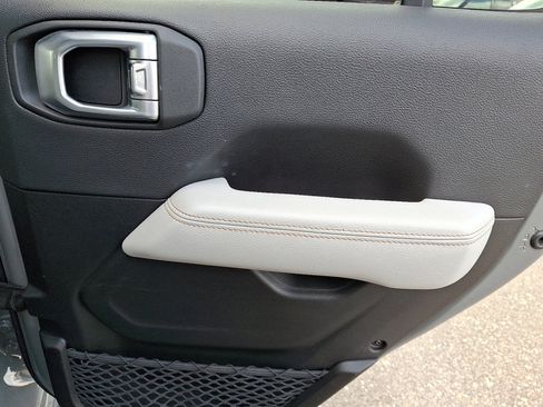 Used 2023 Jeep Wrangler Unlimited Sahara image 14