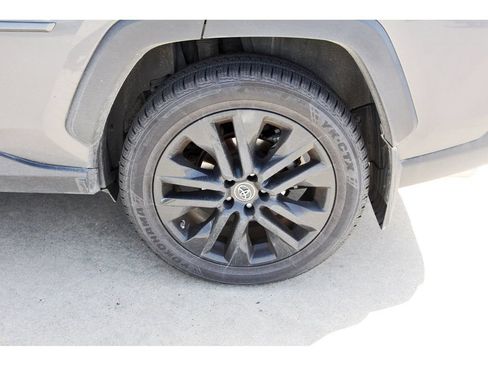 Used 2019 Toyota RAV4 Limited FWD image 9
