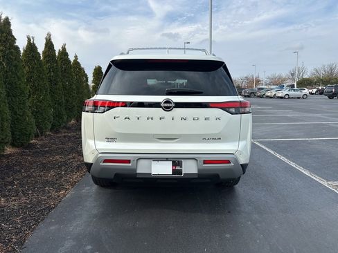 Used 2024 Nissan Pathfinder Platinum image 6