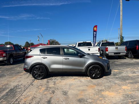 Used 2020 Kia Sportage S image 2