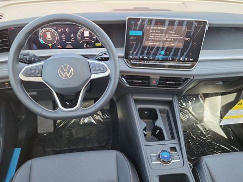 New 2026 Volkswagen Tiguan SE image 9