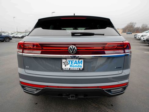 Used 2024 Volkswagen Atlas Cross Sport SE image 5