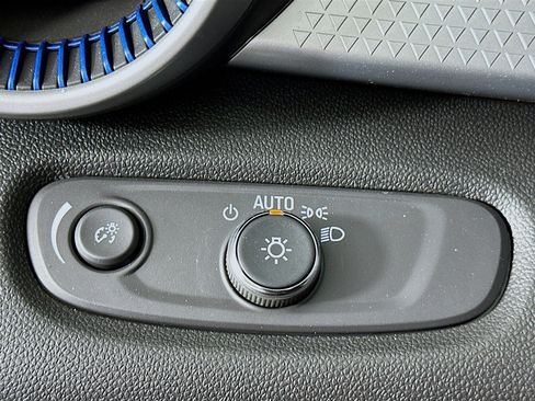 Used 2025 Chevrolet Trax LS image 16