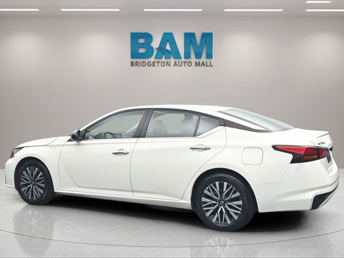 Used 2025 Nissan Altima 2.5 SV FWD image 7