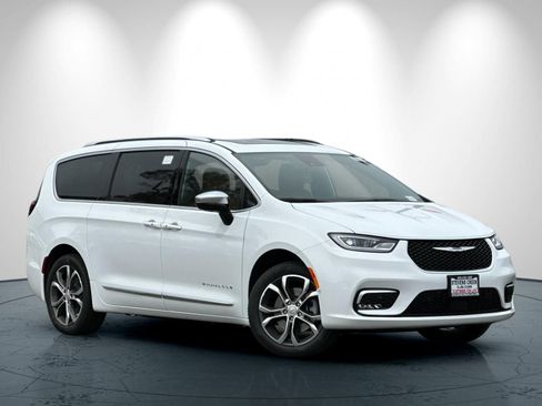 New 2026 Chrysler Pacifica Pinnacle AWD/4WD image 2