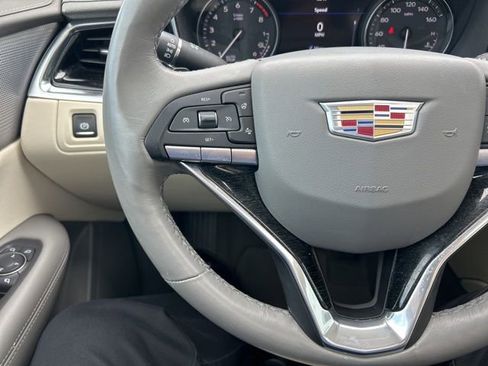 Used 2021 Cadillac XT6 Premium Luxury image 14