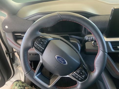 Used 2025 Ford Explorer ST-Line w/ Premium Package AWD/4WD image 12