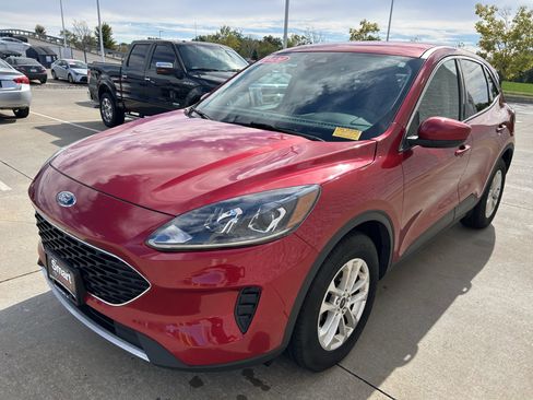 Used 2020 Ford Escape SE image 3
