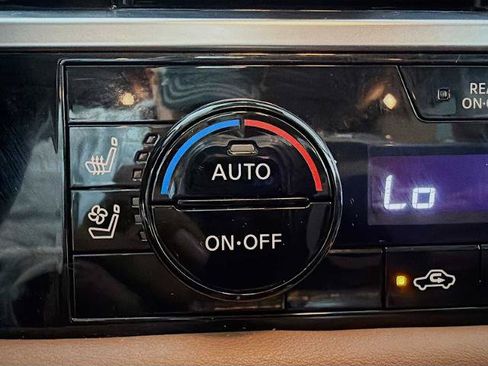 Certified 2022 Nissan Pathfinder Platinum w/ Cargo Package AWD/4WD image 18