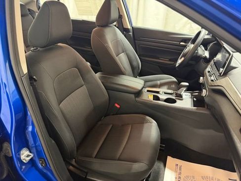 Used 2025 Nissan Altima 2.5 SV FWD image 23
