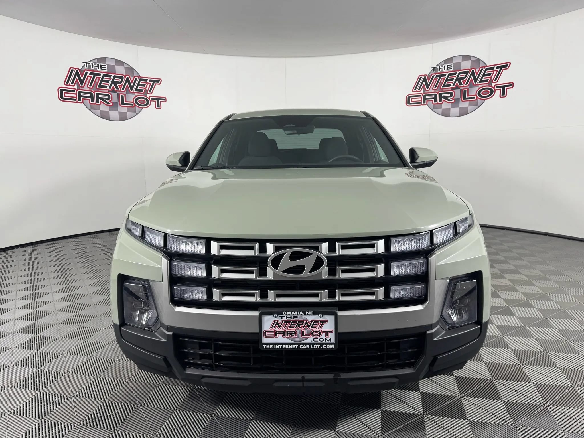 Used 2025 Hyundai Santa Cruz SE AWD/4WD image 2