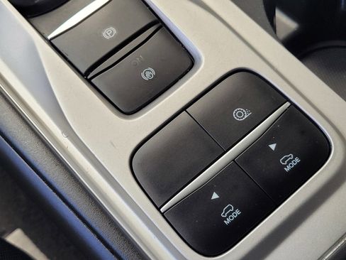 Used 2022 Ford Explorer XLT image 25