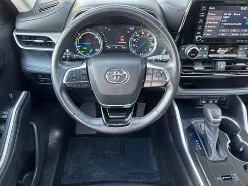 Certified 2021 Toyota Highlander XLE image 13