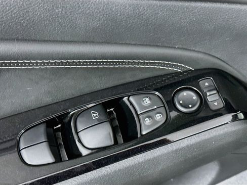 Used 2023 Nissan Altima 2.5 SV w/ SV Premium Package FWD image 15