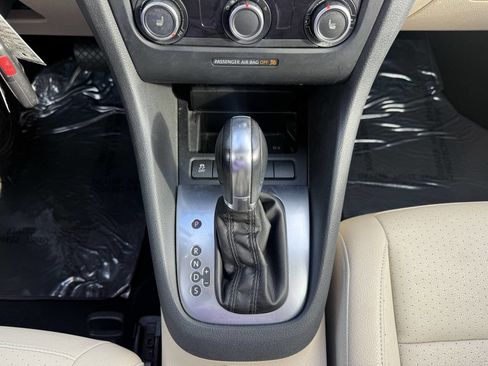 Used 2013 Volkswagen Jetta SE image 18