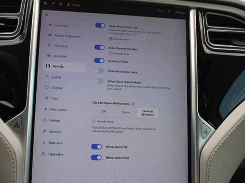 Used 2015 Tesla Model S 85 RWD image 14