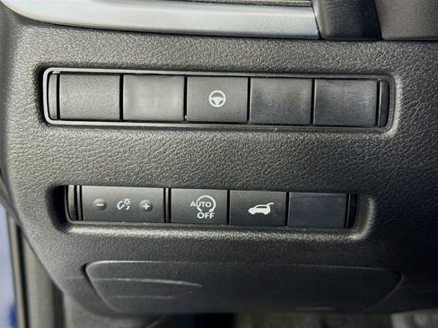 Used 2024 Nissan Rogue SV FWD image 11