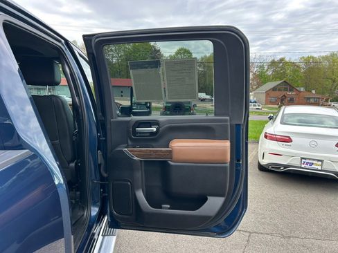 Used 2022 Chevrolet Silverado 2500 High Country w/ Technology Package AWD/4WD image 19