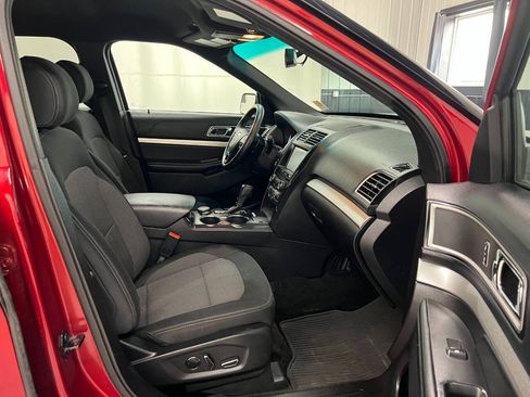 Used 2016 Ford Explorer XLT AWD/4WD image 12