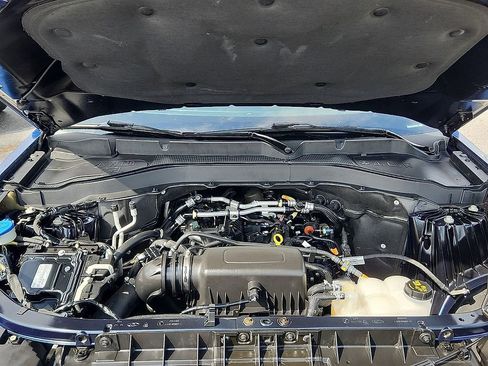 Used 2022 Ford Explorer XLT w/ Equipment Group 202A AWD/4WD image 29