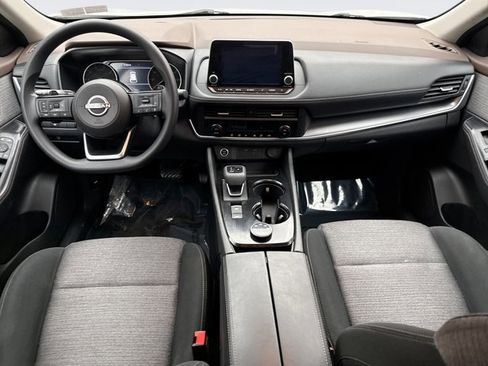 Used 2023 Nissan Rogue SV image 14