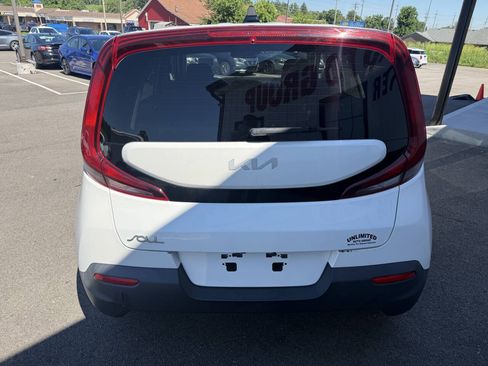 Used 2022 Kia Soul LX w/ Technology Package FWD image 9