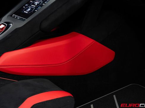 Used 2022 Lamborghini Huracan STO RWD image 37
