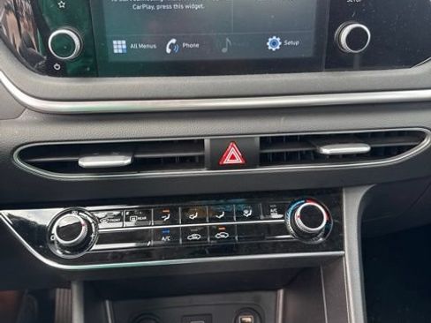 Used 2021 Hyundai Sonata SE w/ Winter Weather Package FWD image 9